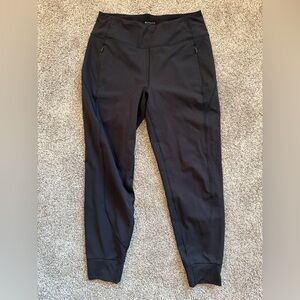 Size M
Athleta Rainier mid rise Joggers